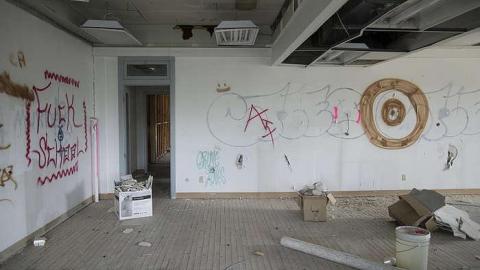 exploring the car dealership - Old-Dealership11.jpg