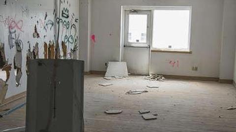 exploring the car dealership - Old-Dealership12.jpg