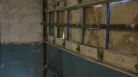 exploring the car dealership - Old-Dealership2.jpg