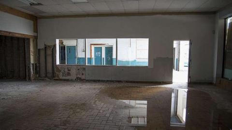 exploring the car dealership - Old-Dealership10.jpg