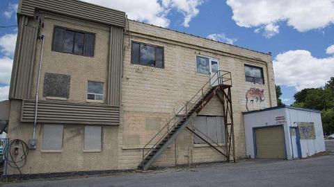 exploring the car dealership - Old-Dealership6.jpg