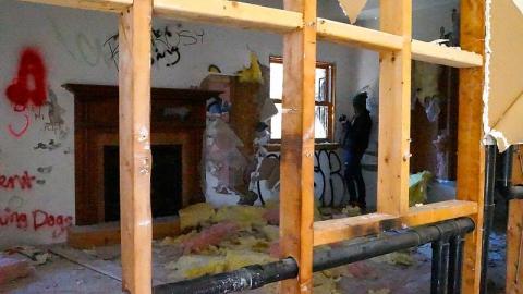 Mansion By The Lake - Pioneer-Mansion90.jpg