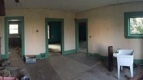 Abandoned Barn and House - y-IMG_2091.jpg