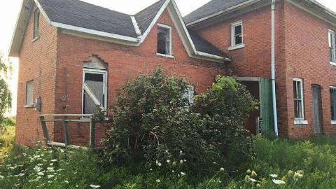 Abandoned Barn and House - v-IMG_2089.jpg