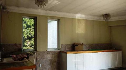 Soiled '15 - Abandoned-Grow-Op-Mansion--Drug-Dealers-Mansion--King-City305.jpg