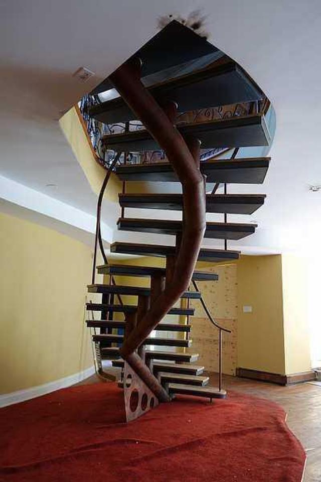 Abandoned Grow Op Mansion - Drug Dealer's Mansion - King City photo 3