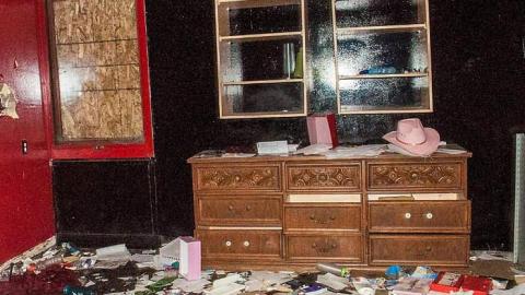 Inside - Hwy-44--Im-not-sure-what.79.jpg