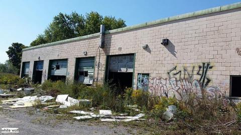 09/15/2015 - Garage-Across-from-Camp-3063.jpg