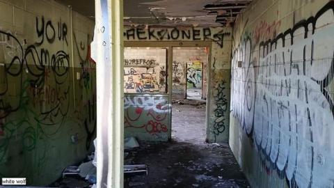 09/15/2015 - Garage-Across-from-Camp-3064.jpg