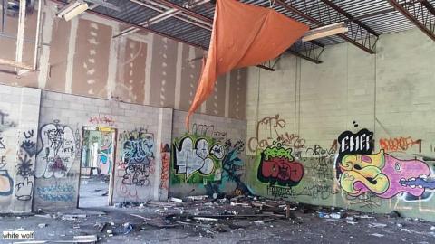 09/15/2015 - Garage-Across-from-Camp-3047.jpg