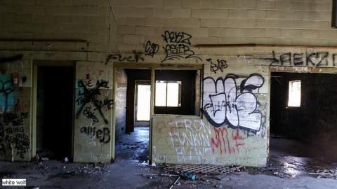 09/15/2015 - Garage-Across-from-Camp-3050.jpg