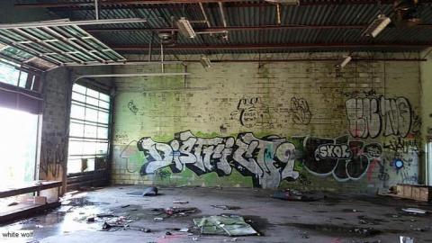 09/15/2015 - Garage-Across-from-Camp-3051.jpg