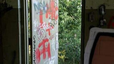 09/15/2015 - Garage-Across-from-Camp-3065.jpg