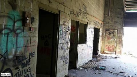 09/15/2015 - Garage-Across-from-Camp-3091.jpg