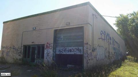 09/15/2015 - Garage-Across-from-Camp-3061.jpg