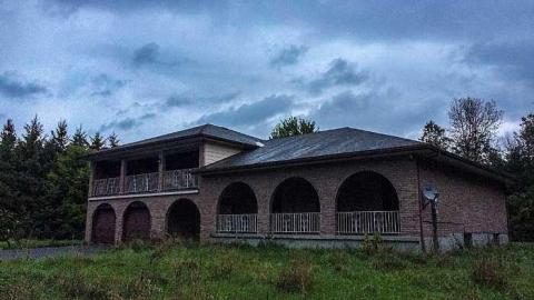 Exploring the Area  - Arched-Home--Warehouse13.jpg