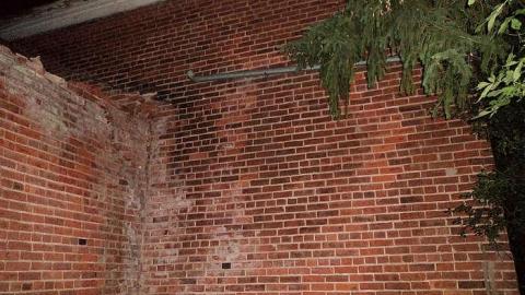 Collapsing Milton Farmhouse - u-DSC02569.jpg