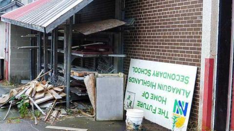 Too Cool For School - p-P1040532.jpg