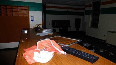 Too Cool For School - p-P1040536.jpg