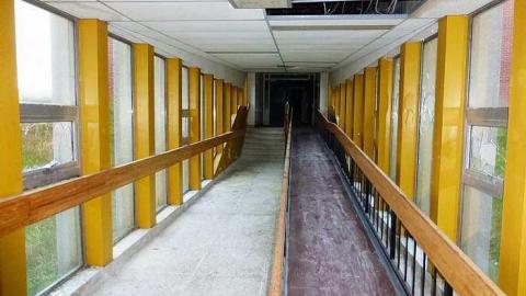 Too Cool For School - j-P1040542.jpg