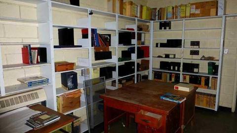 Too Cool For School - l-P1040549.jpg