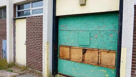 Too Cool For School - q-P1040571.jpg