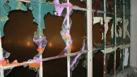 Late Night, March 2012 - x-374511_10101016558964762_1952997418_n.jpg