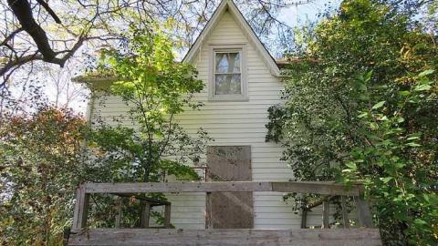 Floor No More - s-Outside front.jpg