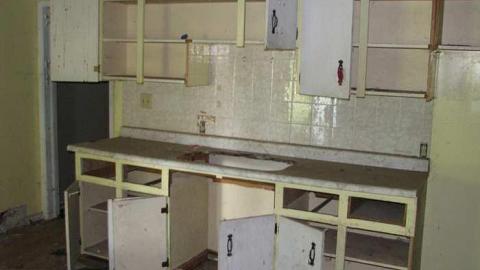 Not so Cocky now - Granny-Cocks-House78.jpg