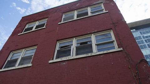 October 2015 - House/Exteriors - b-exterior1.jpg