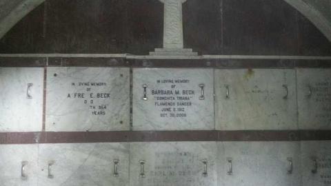 Beck Crypt - Beck-Monument12.jpg