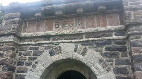 Beck Crypt - Beck-Monument11.jpg