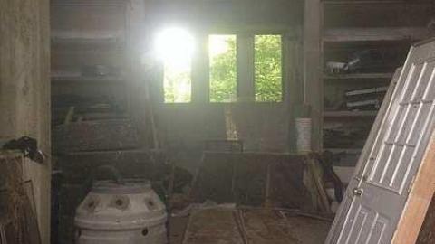 July 2015 - Port-Dover-Mausoleum13.jpg