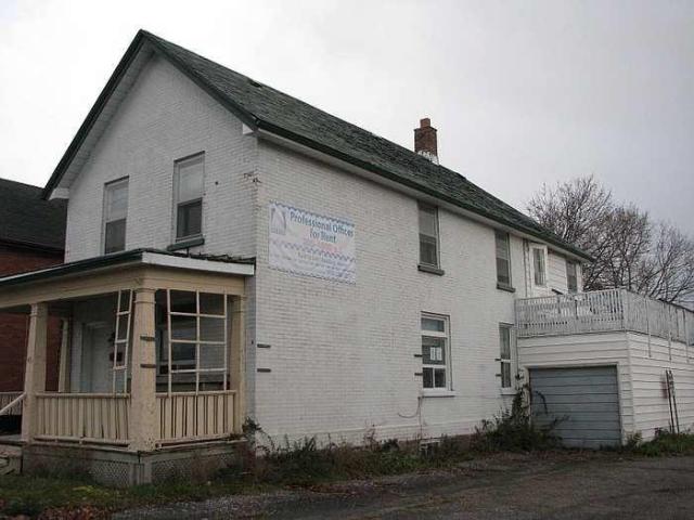 Abandoned Dentist Office photo 4