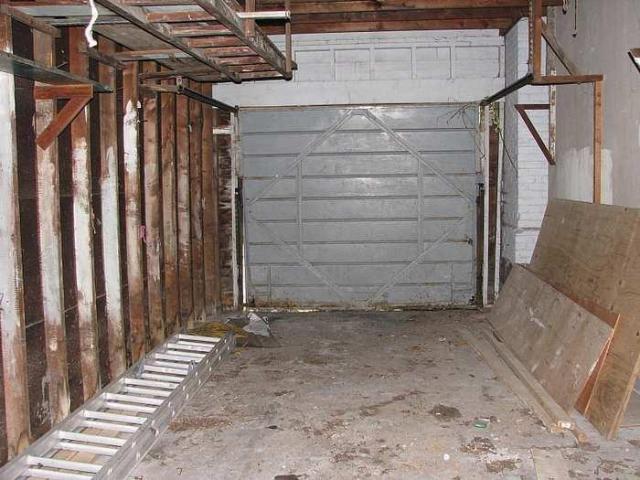 Abandoned Dentist Office photo 3