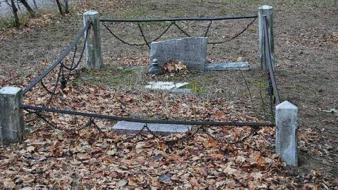 Photo from Lonesome Tombstones