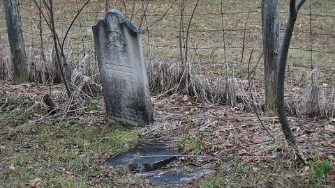 Rugby - Rugby-graveyard1.jpg