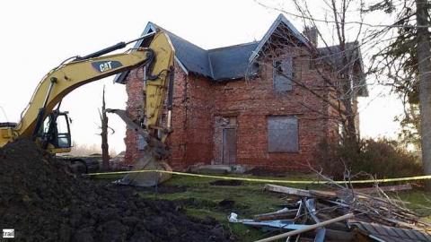 Enemy At The Gates - Fergus-Farmhouse-At-The-Gates18.jpg