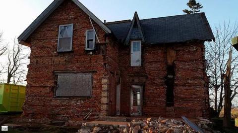 Enemy At The Gates - Fergus-Farmhouse-At-The-Gates21.jpg