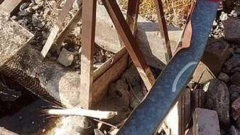 Bakelite ruins of a wastland - Journey-To-BakeLite17.jpg