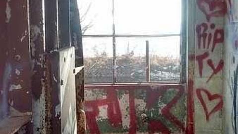 Bakelite ruins of a wastland - Journey-To-BakeLite7.jpg