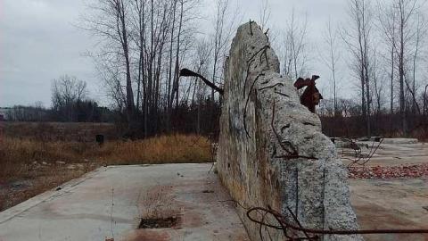 Bakelite ruins of a wastland - Journey-To-BakeLite10.jpg