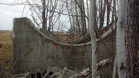 Bakelite ruins of a wastland - Journey-To-BakeLite12.jpg