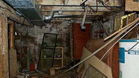 Aug 2014 - 80s-Porn-House51.jpg