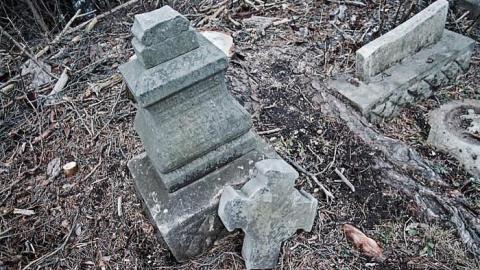 Forgotten Souls  - St.-Clements-Pioneer-Cemetery7.jpg