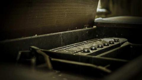 December 2015 - record player (i).jpg