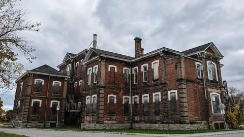 Stuck Outside - Century-Manor-Asylum293.jpg