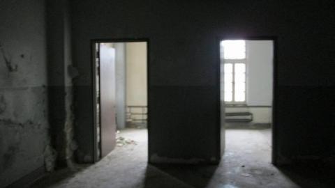 Paint will peel - Century-Manor-Asylum191.jpg