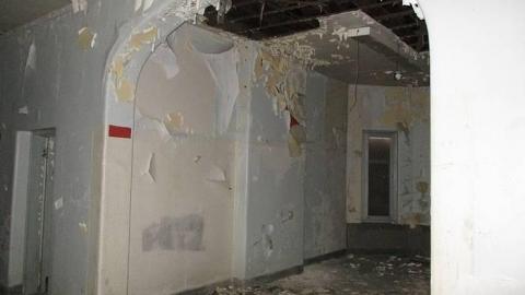 Paint will peel - Century-Manor-Asylum425.jpg