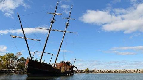 Ship Happens - Le-Grande-Hermine-Ghost-Ship83.jpg